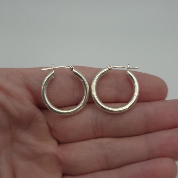 Jewelry - Sterling Silver Simple Hoop Earrings A1541